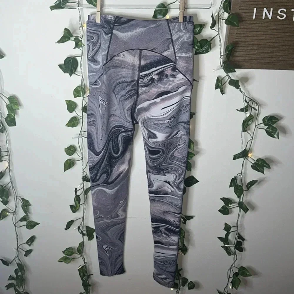 Victoria’s Secret High Rise Pocket Leggings Onyx Marble 7/8 Length NWOT - Picture 6 of 9